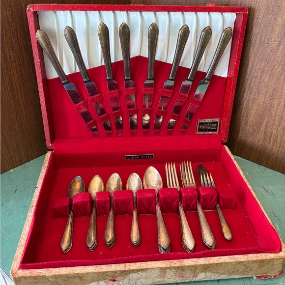 Oneida Other - Vintage silver-plate silverware in box